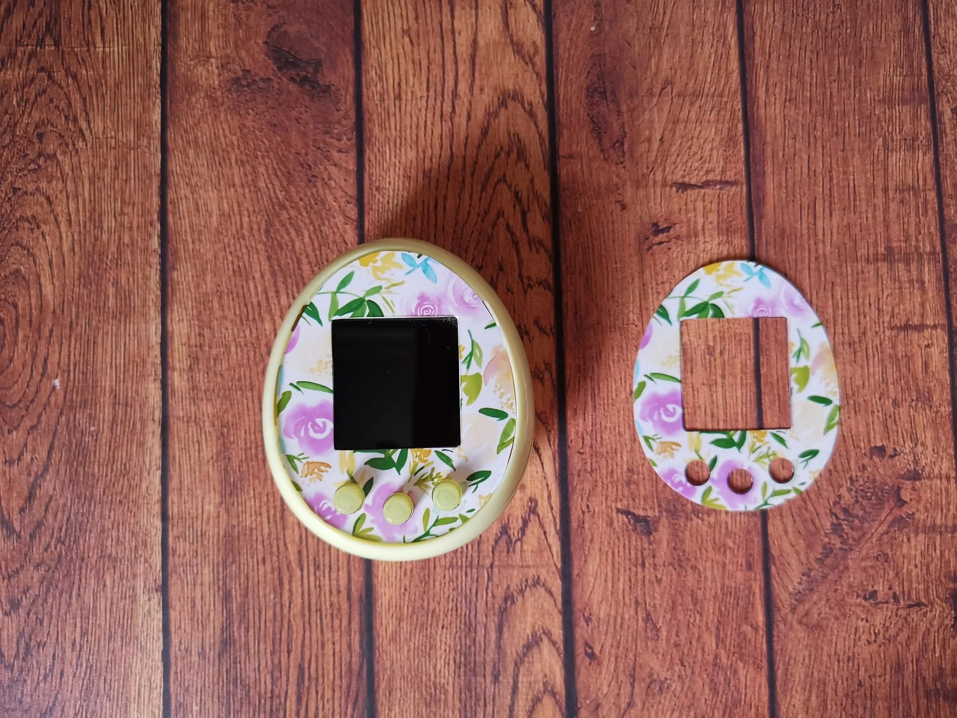 Tamagotchi Meets/On Faceplate - Flora Fuzzy N Chic